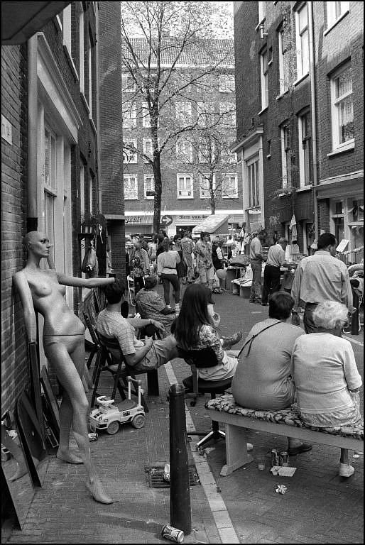 amsterdam street scene on queens